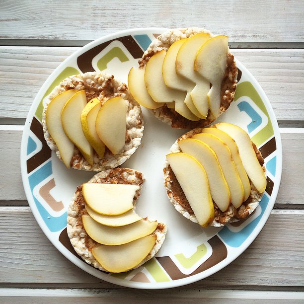 Bent On Better - Healthy Snacking - Plain Rice cakes - Almond butter - pears