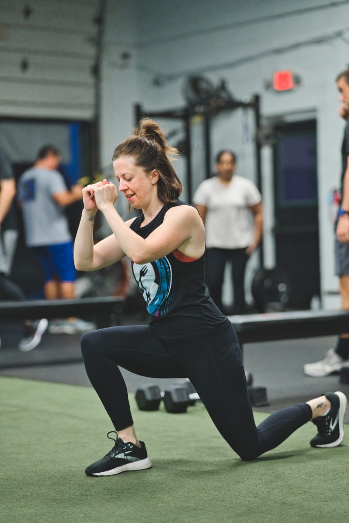 woman doing lunges at a gym